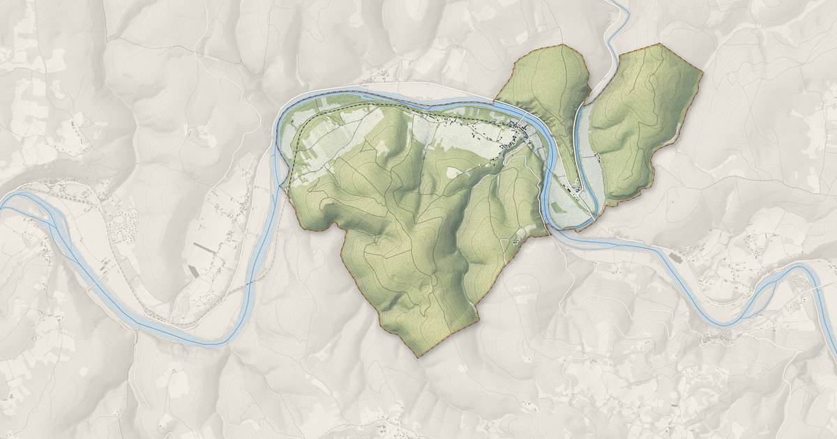 Portrait cartographique de Bouziès : relief, eau, forêts, bâti et voies, calculés à partir des données de l'IGN