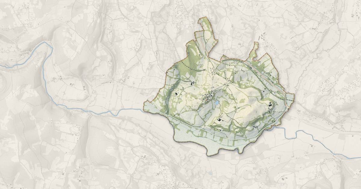 Portrait cartographique de Camboulit : relief, eau, forêts, bâti et voies, calculés à partir des données de l'IGN