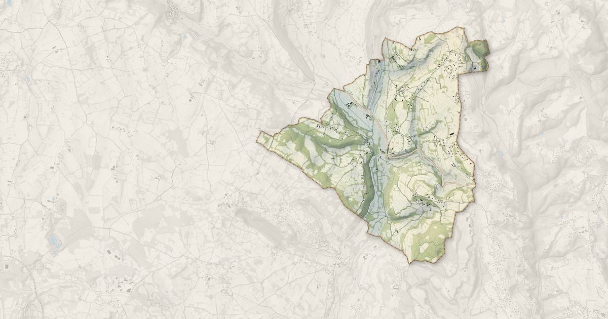 Portrait cartographique de Camburat : relief, eau, forêts, bâti et voies, calculés à partir des données de l'IGN