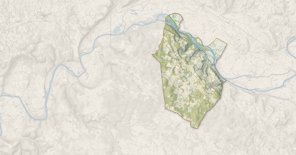 Portrait cartographique de Carennac : relief, eau, forêts, bâti et voies, calculés à partir des données de l'IGN