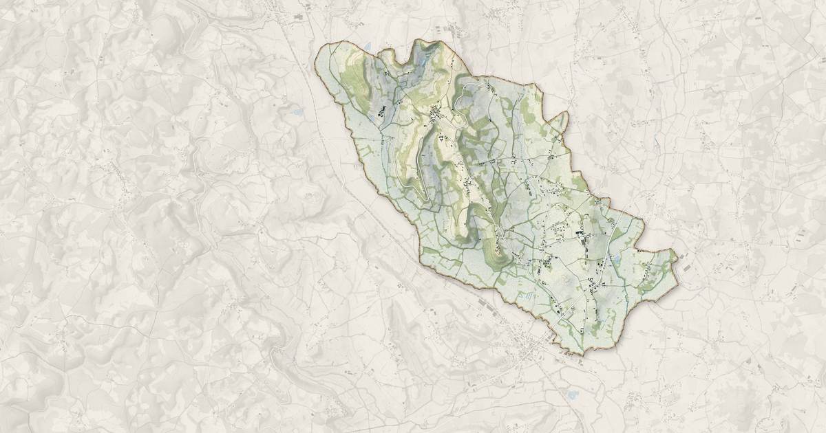 Portrait cartographique de Cavagnac : relief, eau, forêts, bâti et voies, calculés à partir des données de l'IGN