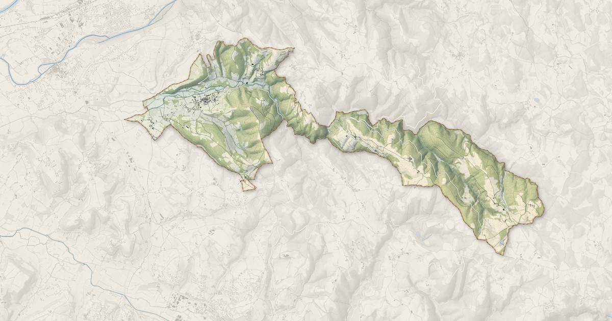 Portrait cartographique de Cornac : relief, eau, forêts, bâti et voies, calculés à partir des données de l'IGN