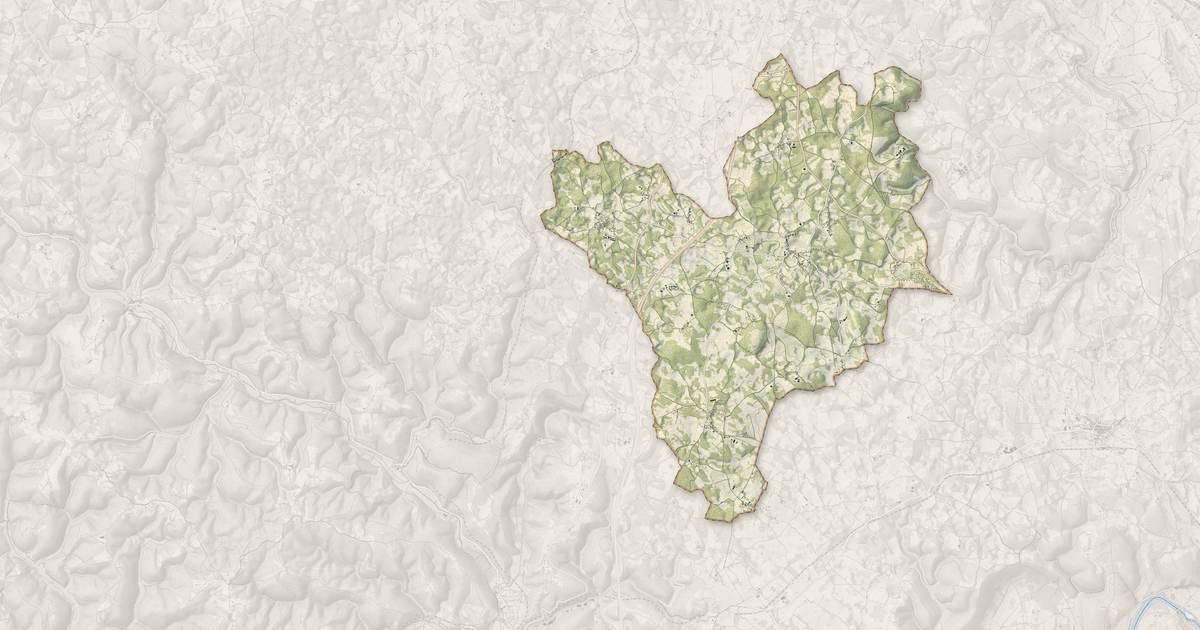 Portrait cartographique de Cuzance : relief, eau, forêts, bâti et voies, calculés à partir des données de l'IGN