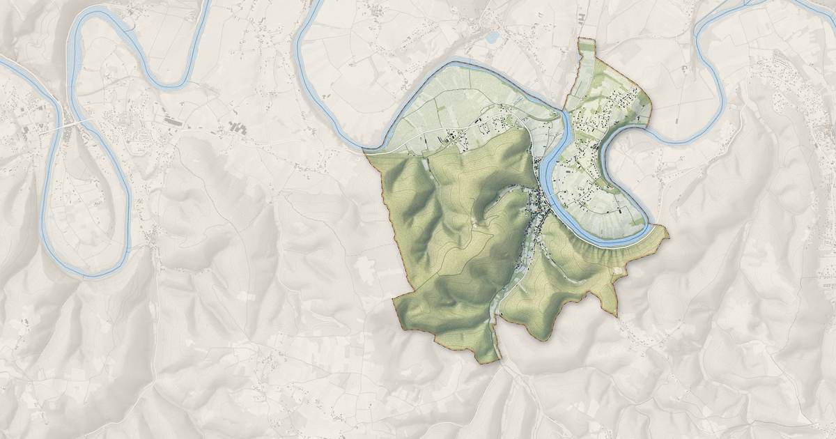 Portrait cartographique de Douelle : relief, eau, forêts, bâti et voies, calculés à partir des données de l'IGN