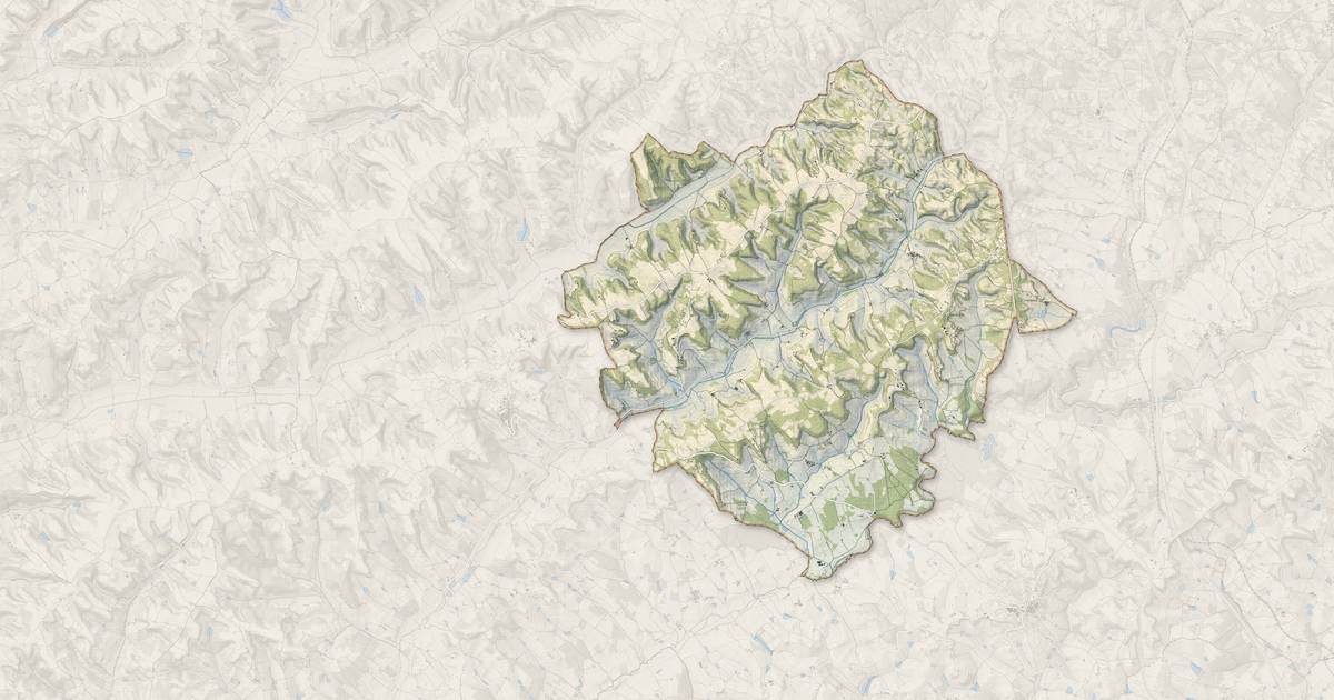 Portrait cartographique de Saint-Paul-Flaugnac : relief, eau, forêts, bâti et voies, calculés à partir des données de l'IGN