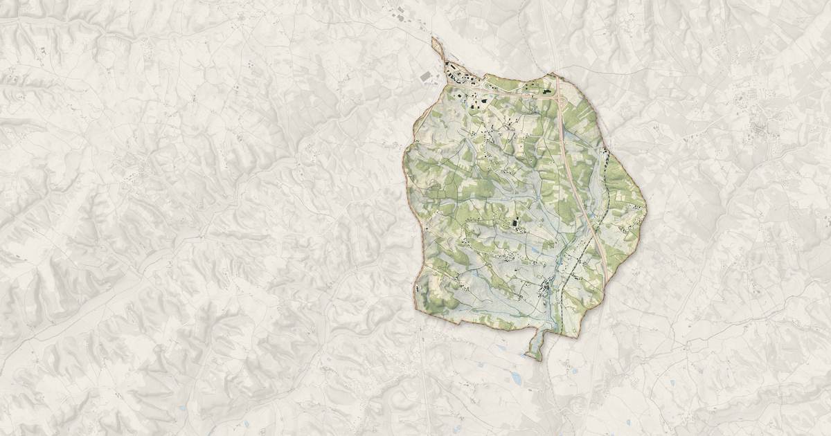 Portrait cartographique de Fontanes : relief, eau, forêts, bâti et voies, calculés à partir des données de l'IGN