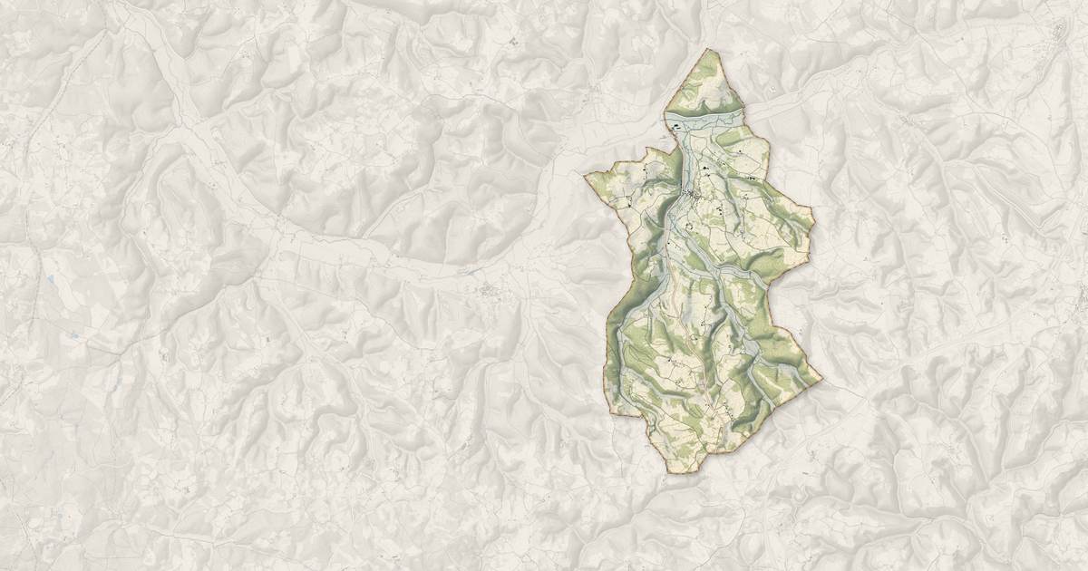 Portrait cartographique de Frayssinet : relief, eau, forêts, bâti et voies, calculés à partir des données de l'IGN