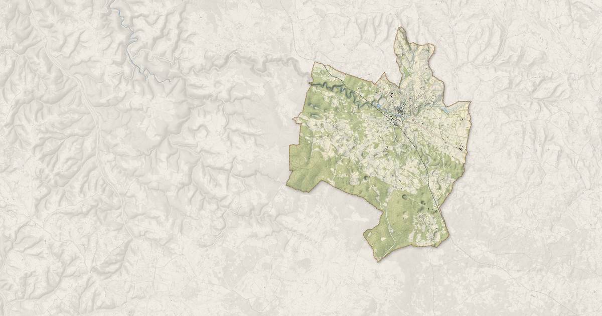 Portrait cartographique de Gramat : relief, eau, forêts, bâti et voies, calculés à partir des données de l'IGN