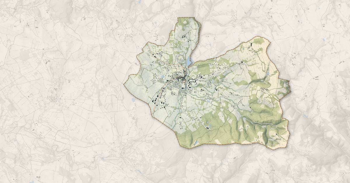Portrait cartographique de Lacapelle-Marival : relief, eau, forêts, bâti et voies, calculés à partir des données de l'IGN
