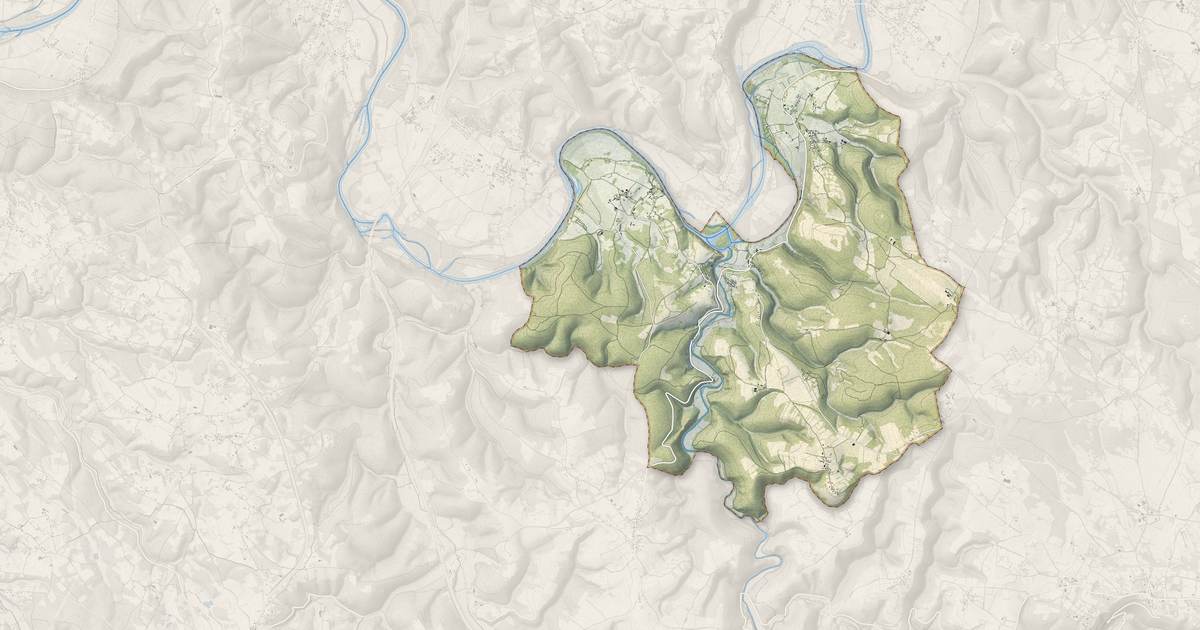 Portrait cartographique de Lacave : relief, eau, forêts, bâti et voies, calculés à partir des données de l'IGN