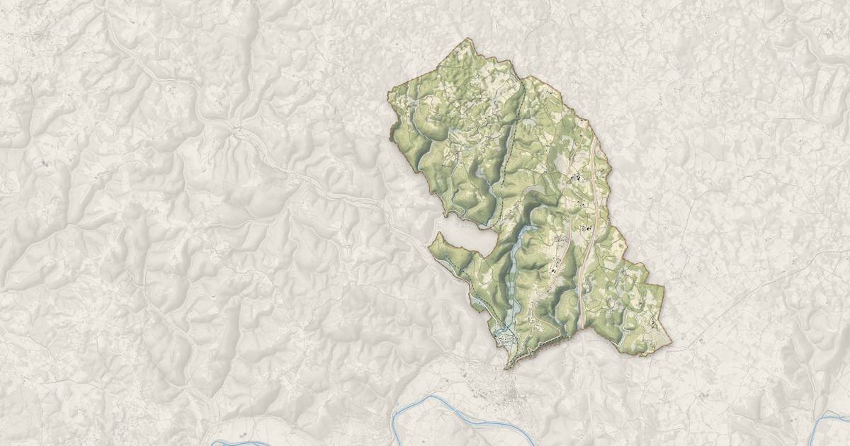 Portrait cartographique de Lachapelle-Auzac : relief, eau, forêts, bâti et voies, calculés à partir des données de l'IGN