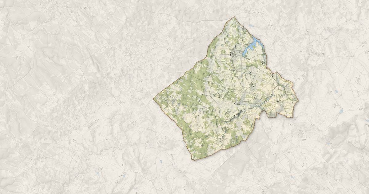 Portrait cartographique de Laramière : relief, eau, forêts, bâti et voies, calculés à partir des données de l'IGN