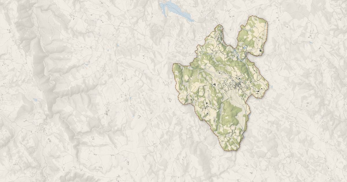 Portrait cartographique de Latronquière : relief, eau, forêts, bâti et voies, calculés à partir des données de l'IGN
