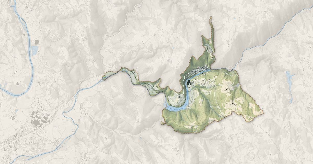 Portrait cartographique de Laval-de-Cère : relief, eau, forêts, bâti et voies, calculés à partir des données de l'IGN