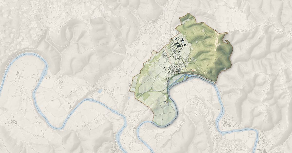 Portrait cartographique de Mercuès : relief, eau, forêts, bâti et voies, calculés à partir des données de l'IGN