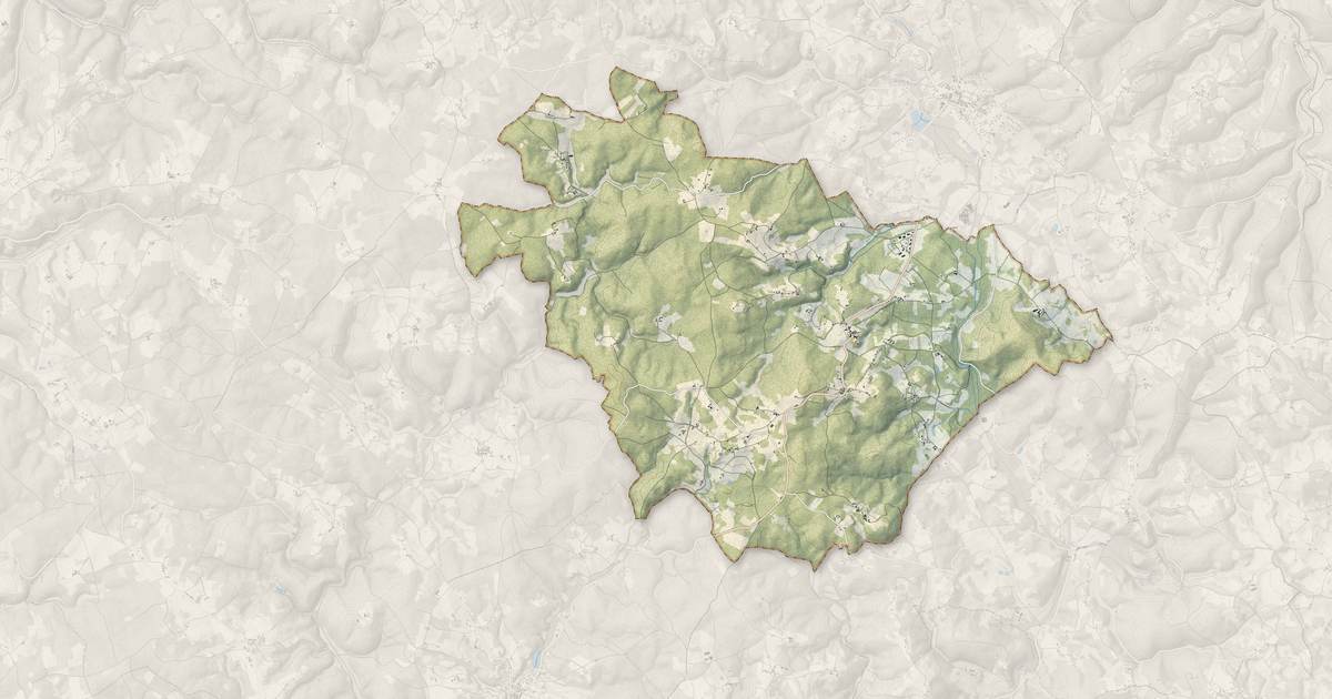 Portrait cartographique de Montcléra : relief, eau, forêts, bâti et voies, calculés à partir des données de l'IGN