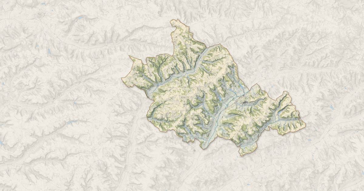 Portrait cartographique de Montcuq-en-Quercy-Blanc : relief, eau, forêts, bâti et voies, calculés à partir des données de l'IGN