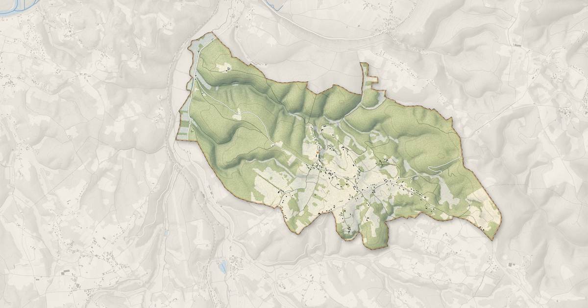 Portrait cartographique de Nadaillac-de-Rouge : relief, eau, forêts, bâti et voies, calculés à partir des données de l'IGN
