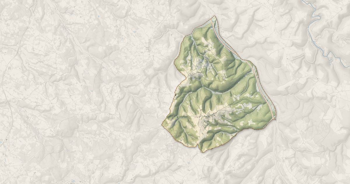 Portrait cartographique de Reilhaguet : relief, eau, forêts, bâti et voies, calculés à partir des données de l'IGN