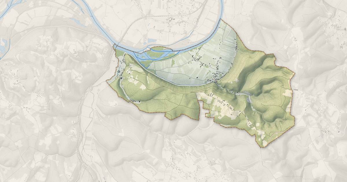 Portrait cartographique de Le Roc : relief, eau, forêts, bâti et voies, calculés à partir des données de l'IGN