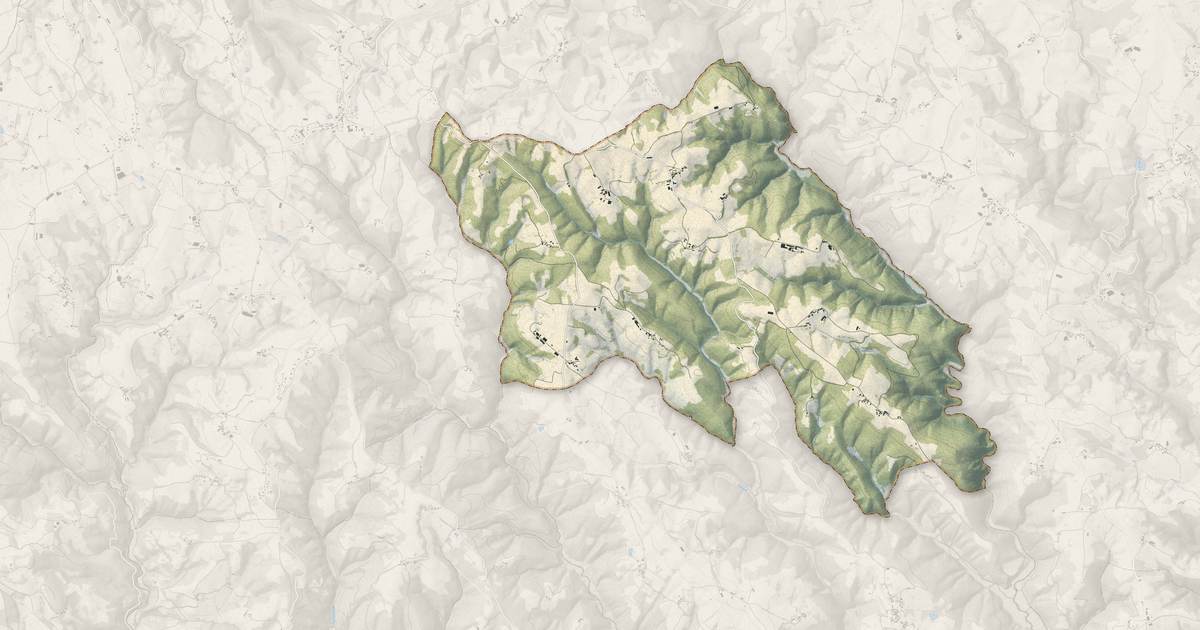 Portrait cartographique de Sabadel-Latronquière : relief, eau, forêts, bâti et voies, calculés à partir des données de l'IGN
