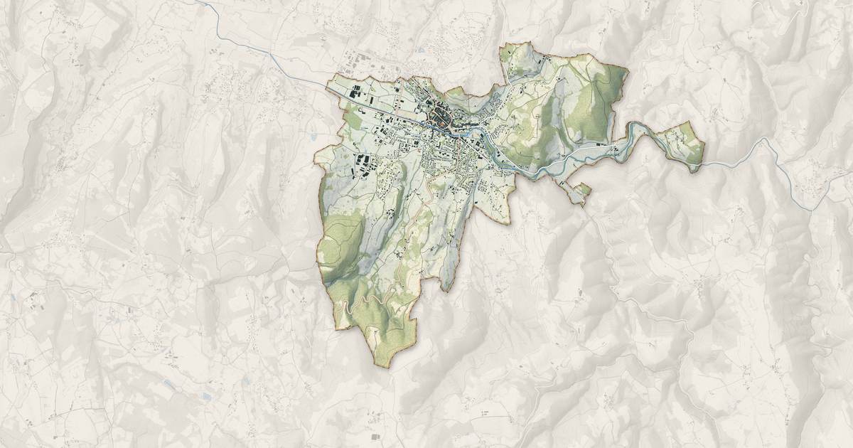 Portrait cartographique de Saint-Céré : relief, eau, forêts, bâti et voies, calculés à partir des données de l'IGN