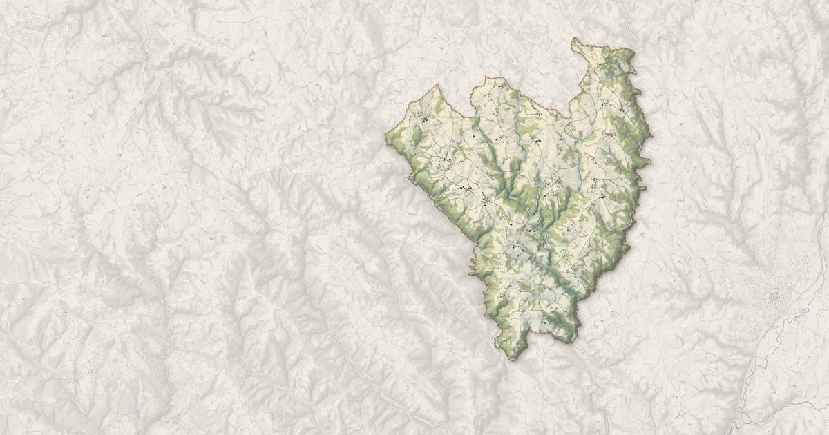 Portrait cartographique de Saint-Cirgues : relief, eau, forêts, bâti et voies, calculés à partir des données de l'IGN