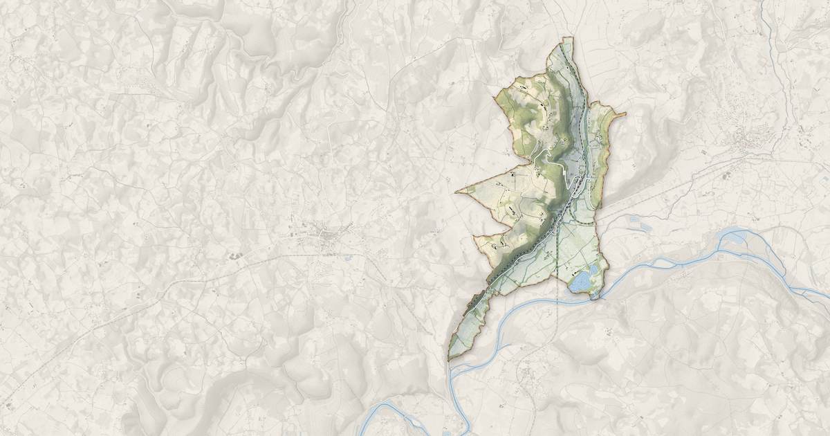 Portrait cartographique de Saint-Denis-lès-Martel : relief, eau, forêts, bâti et voies, calculés à partir des données de l'IGN