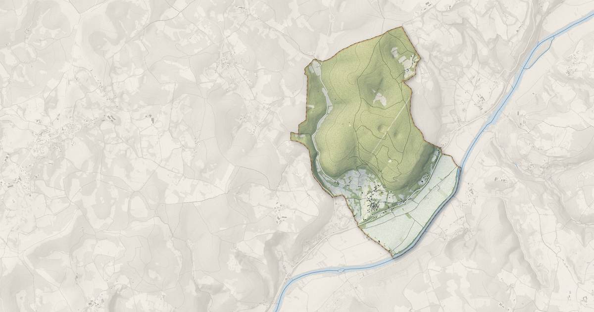 Portrait cartographique de Saint-Pierre-Toirac : relief, eau, forêts, bâti et voies, calculés à partir des données de l'IGN