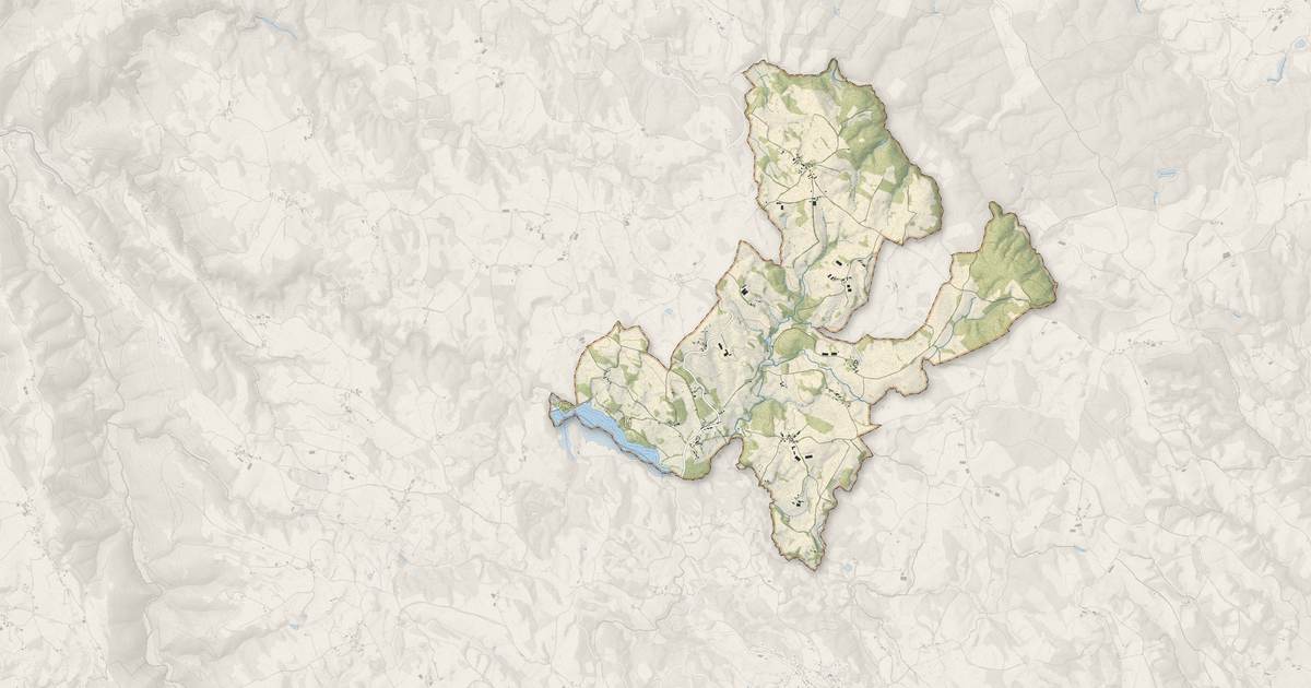 Portrait cartographique de Sénaillac-Latronquière : relief, eau, forêts, bâti et voies, calculés à partir des données de l'IGN
