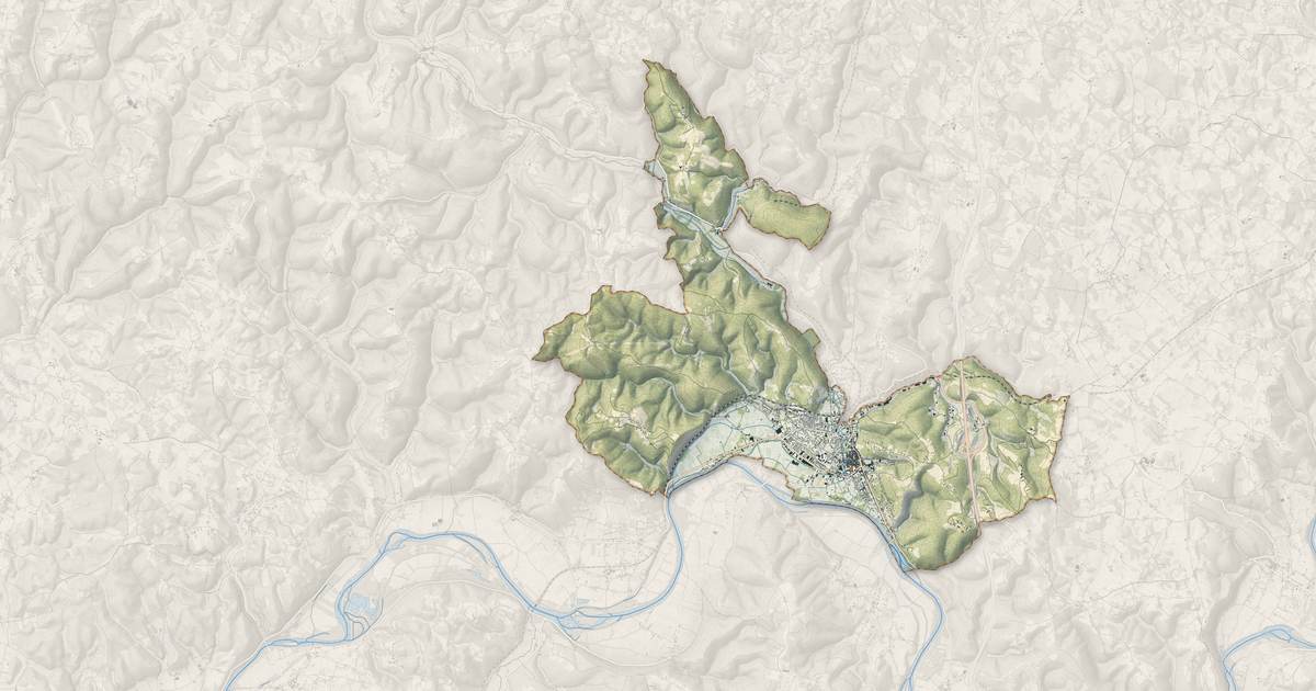 Portrait cartographique de Souillac : relief, eau, forêts, bâti et voies, calculés à partir des données de l'IGN
