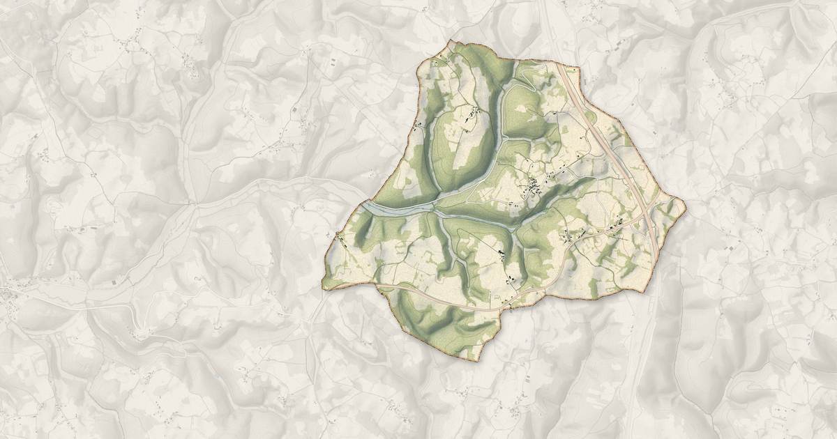 Portrait cartographique de Ussel : relief, eau, forêts, bâti et voies, calculés à partir des données de l'IGN