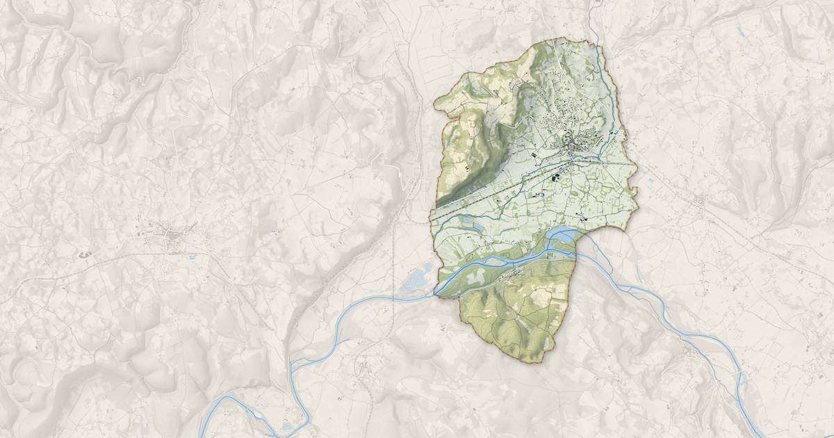Portrait cartographique de Vayrac : relief, eau, forêts, bâti et voies, calculés à partir des données de l'IGN