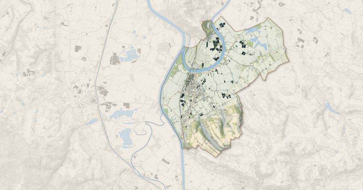 Portrait cartographique de Aiguillon : relief, eau, forêts, bâti et voies, calculés à partir des données de l'IGN