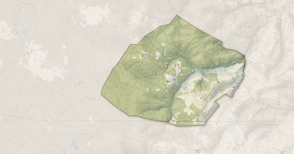 Portrait cartographique de Ambrus : relief, eau, forêts, bâti et voies, calculés à partir des données de l'IGN
