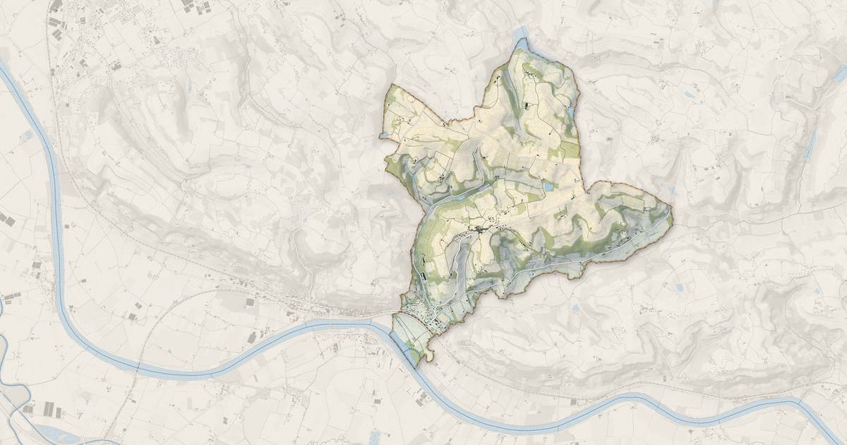 Portrait cartographique de Bazens : relief, eau, forêts, bâti et voies, calculés à partir des données de l'IGN
