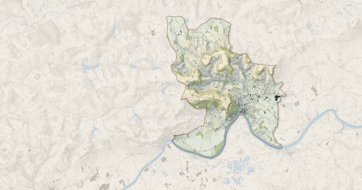 Portrait cartographique de Castelmoron-sur-Lot : relief, eau, forêts, bâti et voies, calculés à partir des données de l'IGN