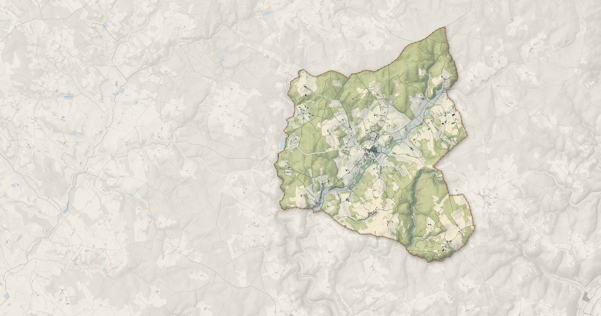 Portrait cartographique de Lacapelle-Biron : relief, eau, forêts, bâti et voies, calculés à partir des données de l'IGN