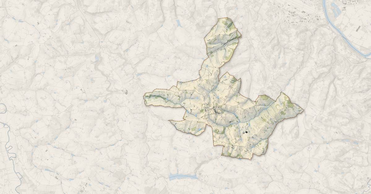Portrait cartographique de Laplume : relief, eau, forêts, bâti et voies, calculés à partir des données de l'IGN
