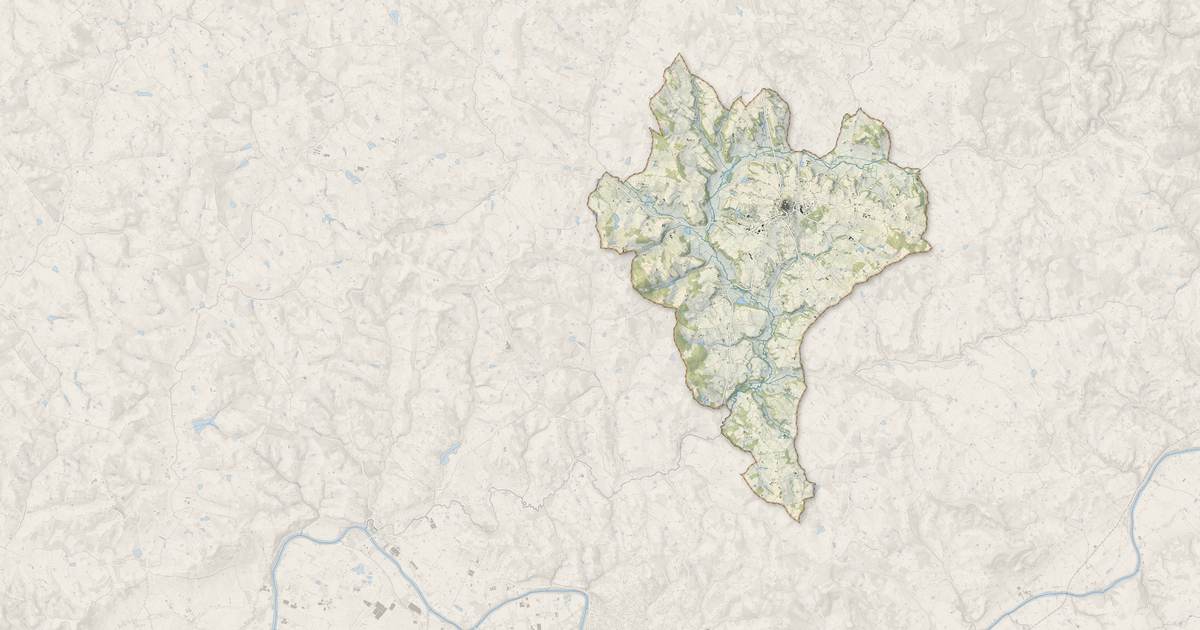 Portrait cartographique de Monflanquin : relief, eau, forêts, bâti et voies, calculés à partir des données de l'IGN