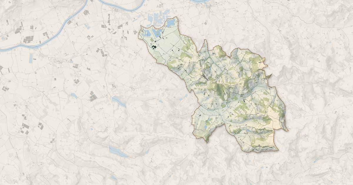 Portrait cartographique de Montpezat : relief, eau, forêts, bâti et voies, calculés à partir des données de l'IGN