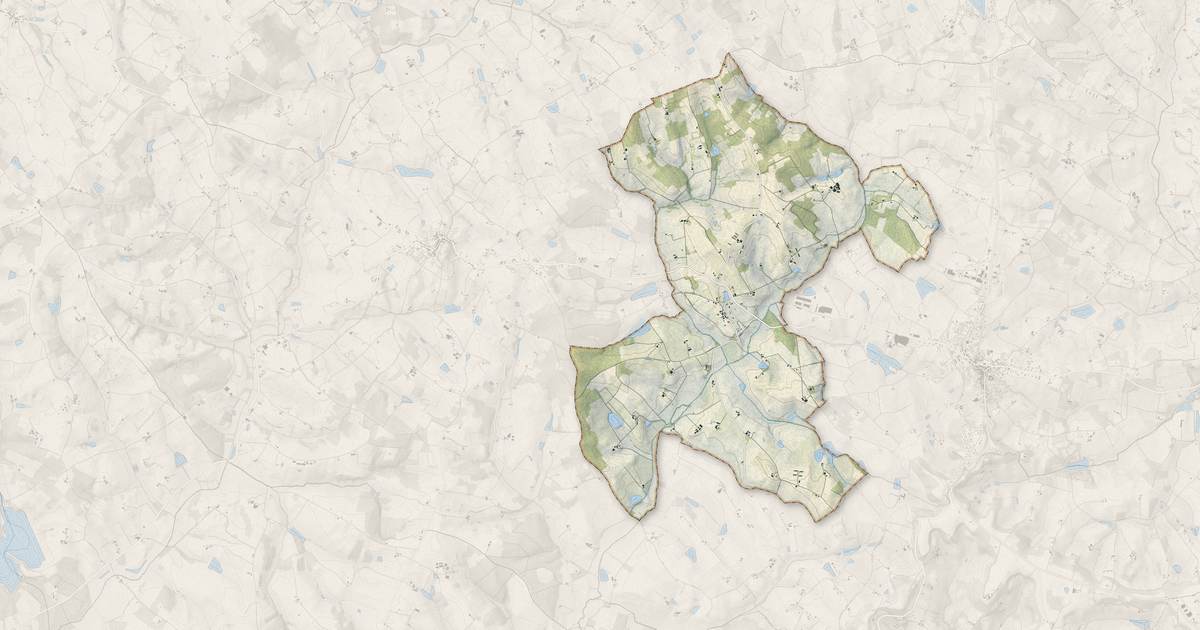 Portrait cartographique de Moulinet : relief, eau, forêts, bâti et voies, calculés à partir des données de l'IGN