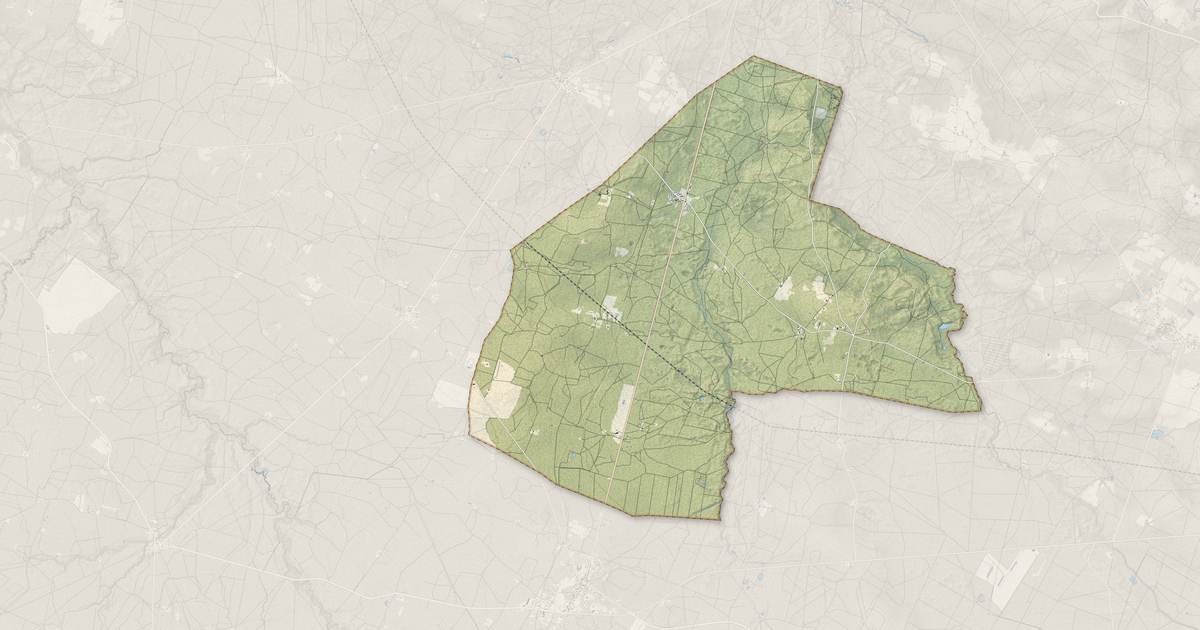 Portrait cartographique de Pompogne : relief, eau, forêts, bâti et voies, calculés à partir des données de l'IGN