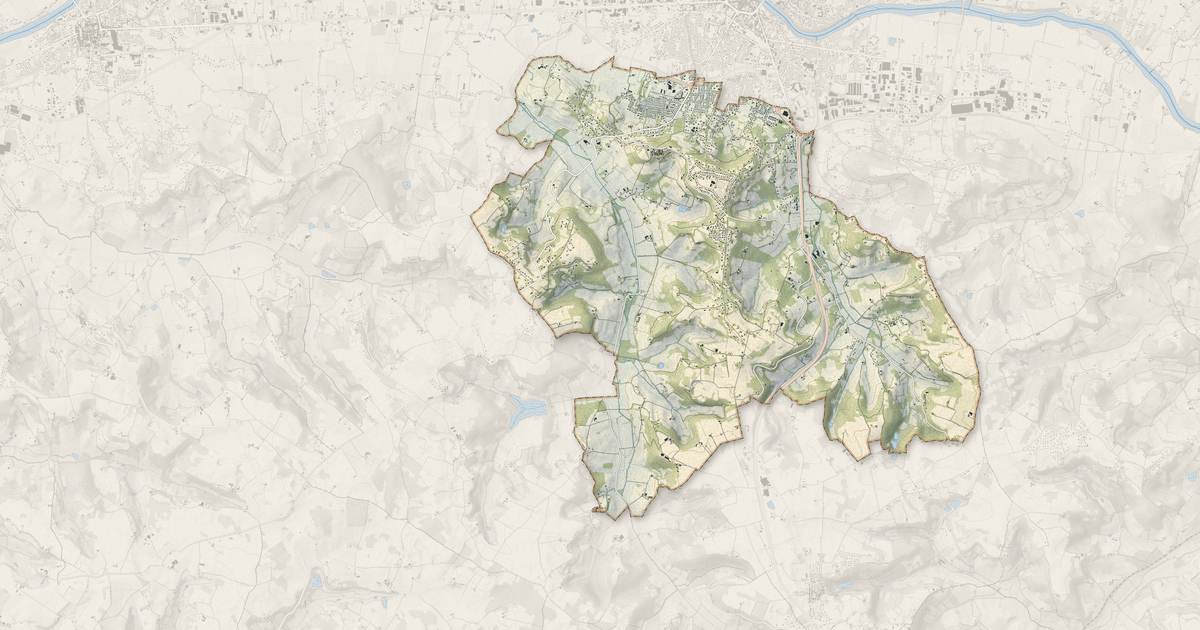Portrait cartographique de Pujols : relief, eau, forêts, bâti et voies, calculés à partir des données de l'IGN