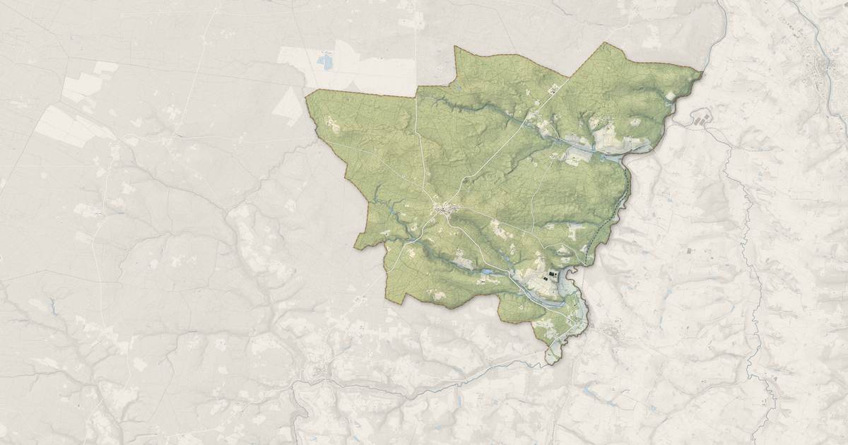 Portrait cartographique de Réaup-Lisse : relief, eau, forêts, bâti et voies, calculés à partir des données de l'IGN