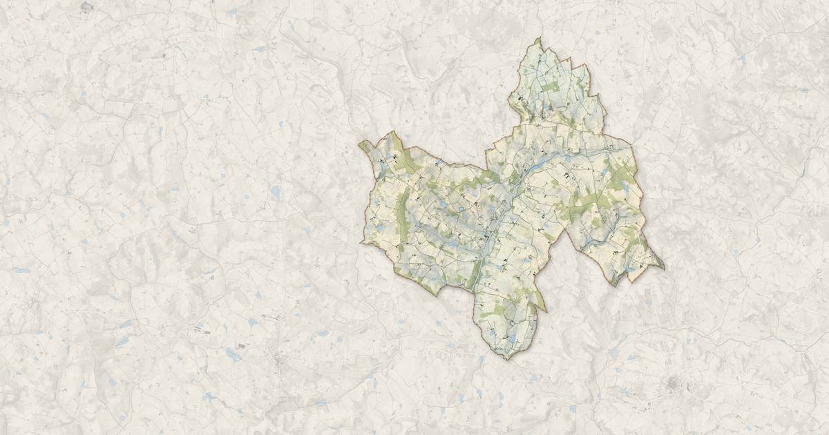 Portrait cartographique de Saint-Eutrope-de-Born : relief, eau, forêts, bâti et voies, calculés à partir des données de l'IGN