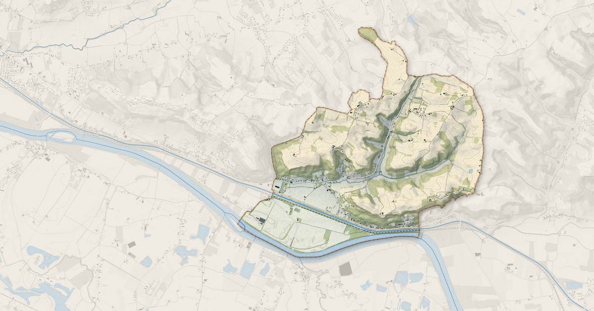 Portrait cartographique de Saint-Romain-le-Noble : relief, eau, forêts, bâti et voies, calculés à partir des données de l'IGN