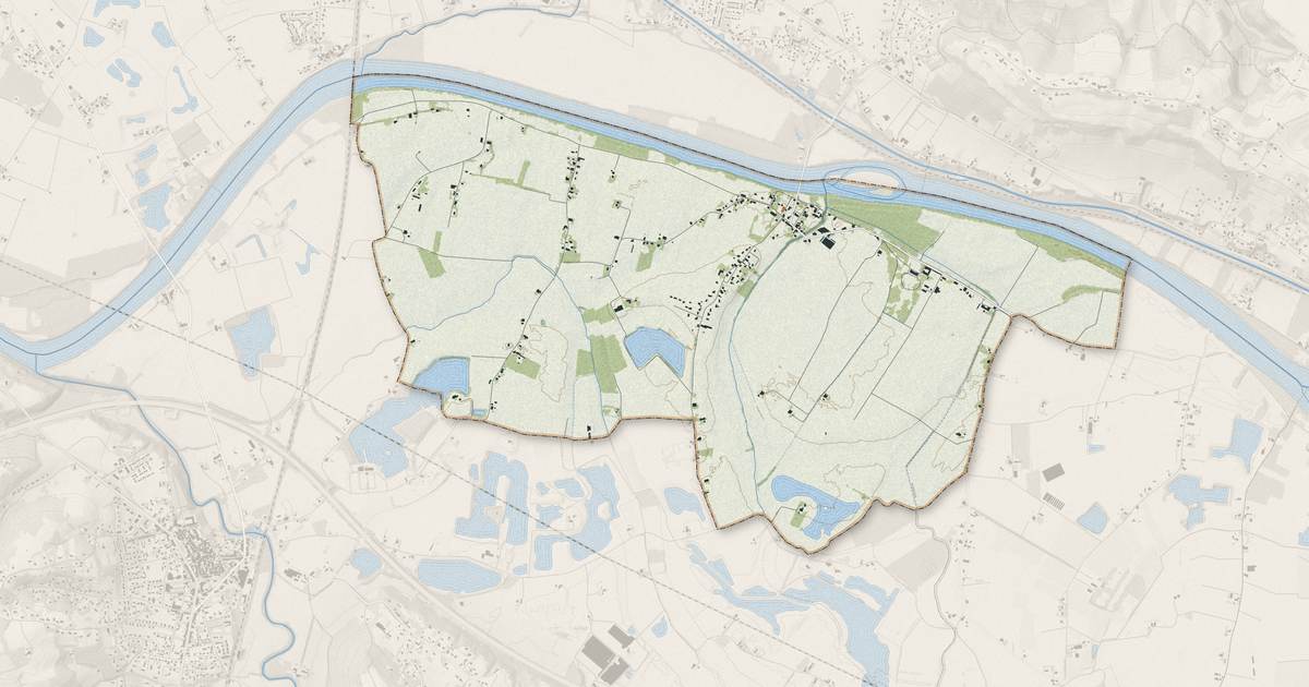 Portrait cartographique de Sauveterre-Saint-Denis : relief, eau, forêts, bâti et voies, calculés à partir des données de l'IGN