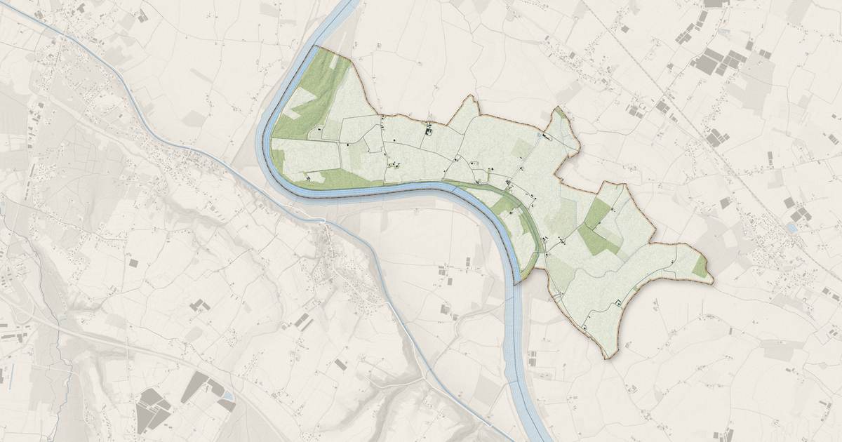Portrait cartographique de Taillebourg : relief, eau, forêts, bâti et voies, calculés à partir des données de l'IGN