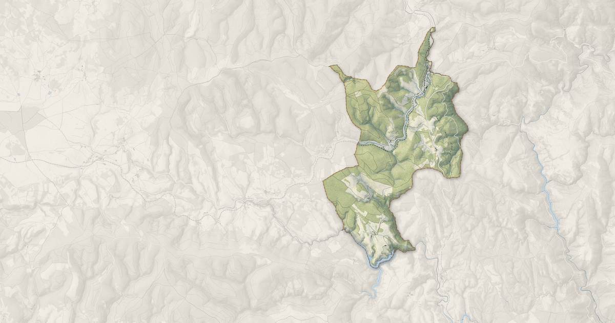 Portrait cartographique de La Bastide-Puylaurent : relief, eau, forêts, bâti et voies, calculés à partir des données de l'IGN